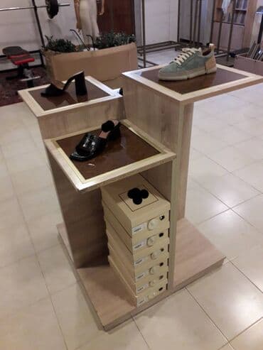 вешалка для брюк и рубашек напольная: Taxta vitrin ayaqqabi şalvar köynek üçun el verislidir baha alinib — 7