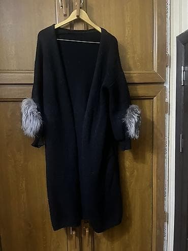 Qadınlar üçün uzun kardiqan/palto tipli üst geyim. - Rəng: qara -