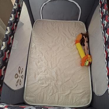 Uşaq üçün qatlanan maneyəli oyuncaqlı çarpayı (playpen) və yumşaq — 1