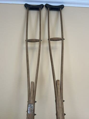 Tibbi avadanlıq: Taxta qoltuqağacı dəsti - Material: bərk taxta karkas - Üst hissə — 3