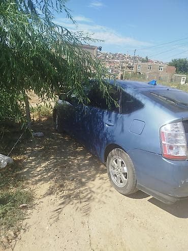 gen: Toyota Prius (2-ci nəsil) hibrid hetçbek - Göy rəngli kuzov, 5 qapı — 4