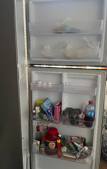 ТВ и видео: Б/у 2 двери Samsung Холодильник Продажа, цвет - Серый, Встраиваемый — 3