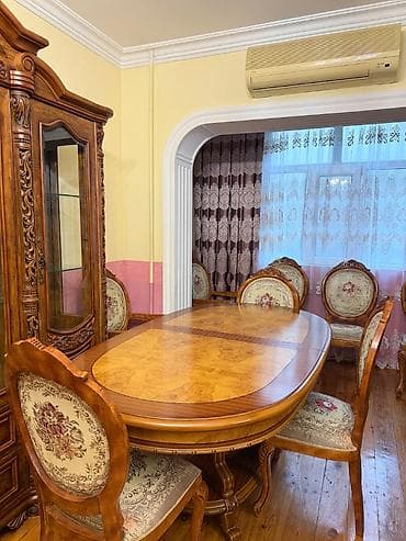 kompiter masası: İşlənmiş, Masa və oturacaqlar — 1