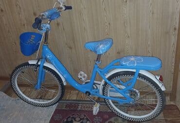 3 5 yaşlı uşaqlar üçün velosipedlər: Uşaq velosipedi – mavi rəngdə, çiçək naxışlı dizayn. Xüsusiyyətlər: - — 1