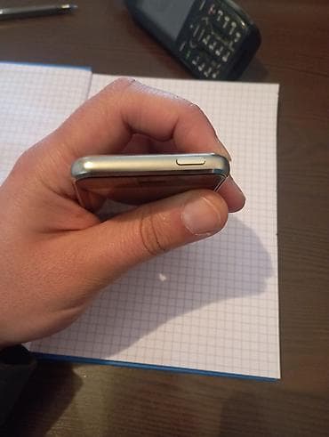 philips xenium w3500: Kompakt sensorli düyməli mobil telefon - Korpus: qara ön panel — 2