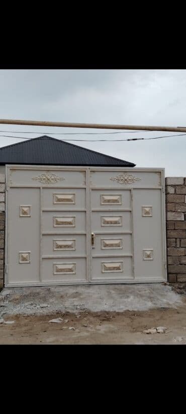 Metal Həyət darvazası, Yana açılan