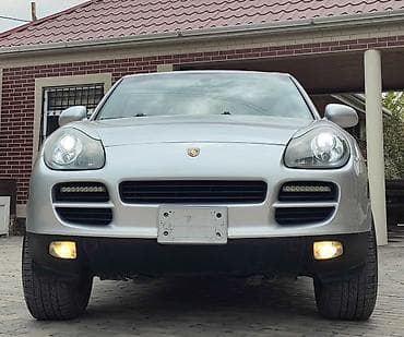 Porsche Cayenne (1-ci nəsil) – gümüşü rəngdə premium SUV. İli 2008