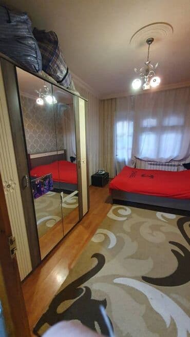 sibrizdə evlərin qiyməti: Bakı, 4-cü mikrorayon, 2 otaqlı, Köhnə tikili, m. Memar Əcəmi, 50 kv. m — 3