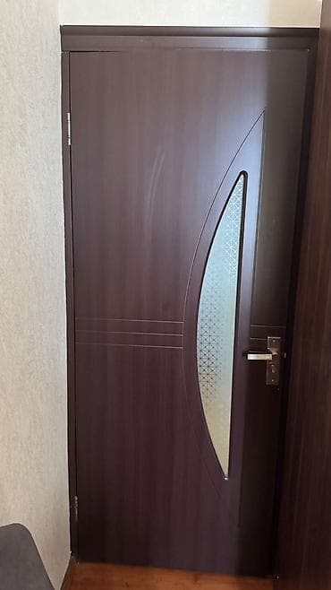 avropa qapi: Mebel qapısı – tünd qəhvəyi rəngdə. - Rəng: tünd qəhvəyi (wenge — 1
