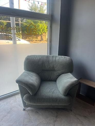 krslo: Ofis qonaq kreslosu – qara dərili - Model: metal karkaslı, 4 ayaqlı — 10