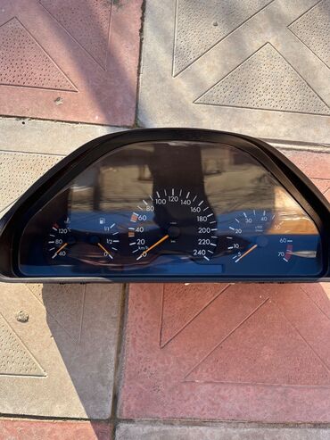 w202 bufer satilir: Mercedes-Benz E210 — 8