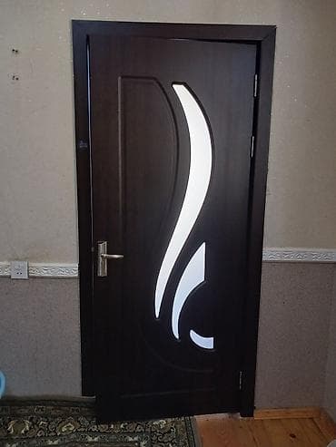 sud separatoru: - Məhsul: Daxili otaq qapısı - Material: Ağac əsaslı (MDF/laminat — 2