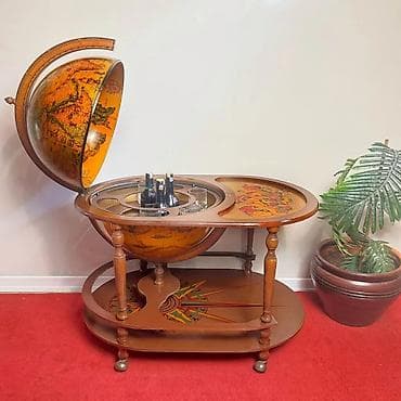 islenmis mebiler: İtaliyan Vintage qlobus bar. Möhtəşəm bir bardir.Taxtadandı. Teze — 2