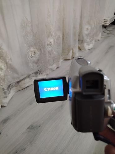 video kamera canon: Canon MV800 MiniDV video kamera (PAL) Xüsusiyyətlər: - Format: MiniDV — 2