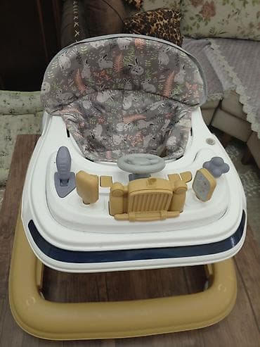 Tibbi maskalar: Uşaq gəzdirəcəyi / yürüteç - Rənglər: ağ-göy-qızılı tonlarda baza — 1