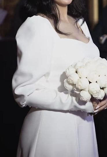 Свадебные платья и аксессуары: Məhsul: nigah paltarı
1 dəfə özüm geyinmişəm, M-L razmerə uyğundur — 2