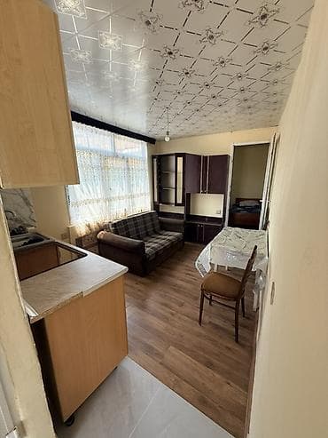 ev axtaranlar: 20-ci sahede,Elay sadliq saraydan,300 metr mesafede, 3 mertebeli evin — 1