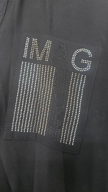 3 duymə koynək: Qara rəngdə, uzunqol, asimmetrik dizaynlı köynək. Bir tərəfi iri — 2