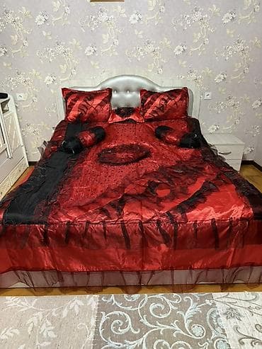 Yataq üçün rəng - Qırmızı Yataq örtüyü