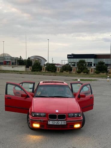 фольксваген пассат 1 8 турбо: Qırmızı rəngli sedan avtomobil Xüsusiyyətlər: - Korpus: 4 qapılı — 10