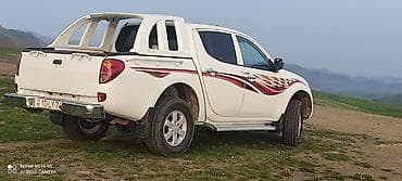 Mitsubishi L200 pikap - Gövdə: 4 qapılı, ikiqat kabin, ağ rəngdə -