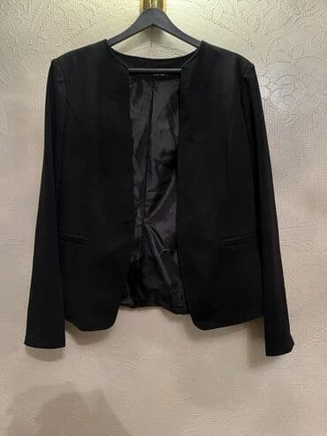 Toy paltarları və aksesuarları: Qadın geyim dəsti – 4 parçadan ibarət 1) Ağ klassik kofta - Uzunqol — 4