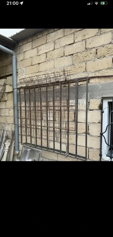 Başlıq: Maşın baqajı Təsvir: Maşın üçün dam baqajı. Metal