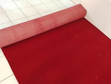 Kovrolin: Qırmızı xalça örtüyü – rulon şəklində - Material: yumşaq, sıx — 2