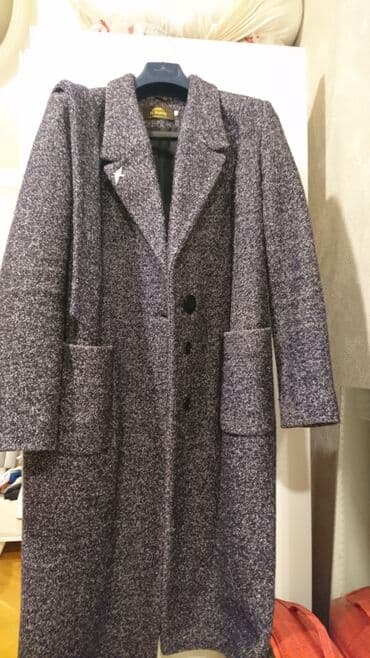 Gadin ucun palto 60% yun, isti Rossiyadan alinib Olcu 42-44,yenidi