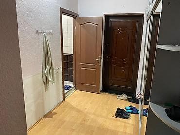 podmayak binalar: Kirayə mənzil – 3 otaqlı, ayrı mətbəxli. Otağın birinin şəkli yoxdu — 4