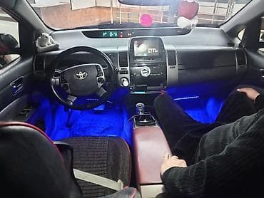 qalmaq şərti ilə prius: Toyota Prius hibrid hetçbek, qırmızı rəng. - Kuzov: 5 qapı — 8