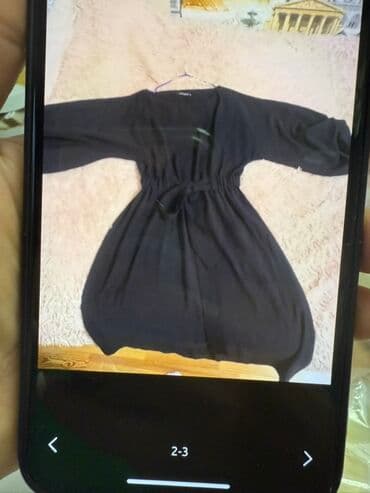 jaketler qadin ucun: Qara rəngli, uzunqol qadın donu ı. Bu don boyundan aşağıya doğru — 3