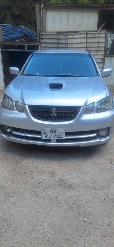 Mitsubishi Airtrek Turbo – gümüşü rəngli, sport üslublu universaI/SUV