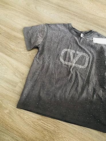 şort: Qadın T‑şörtü – boz rəng, daşlı dizayn - Model: oversize kəsim — 4