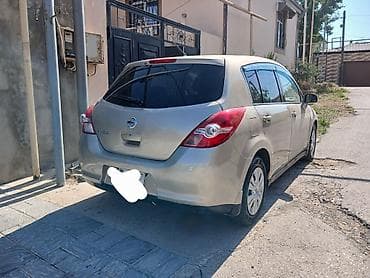 diskiler: Nissan Tiida hatchback - Kuzov: 5 qapılı hatchback, qızılı/şampan — 5