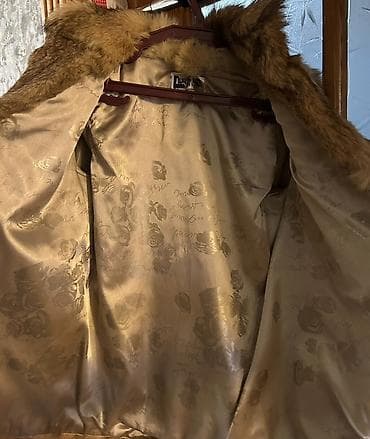 kurta: Qadın kürkü – təbii tük görünüşlü, qızılı-qəhvəyi tonlarda, dizə yaxın — 3