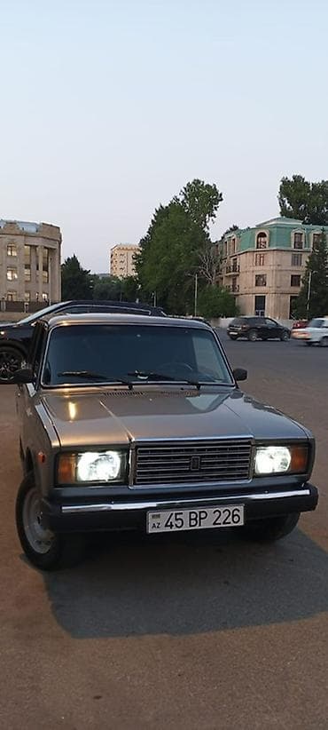 satılık araba: VAZ 2107 sedan 2006 cı il buraxılış — 5 pilləli sürət qutusu mator 03 — 3