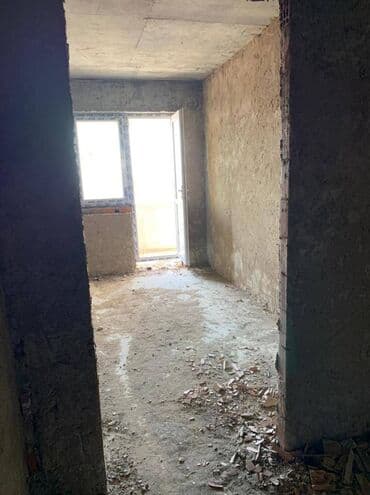 18 yaşdan aşağı iş: 3 otaqlı, Yeni tikili, m. Xalqlar Dostluğu, 105 kv. m — 10