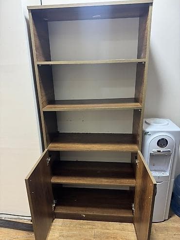 ofisde islenib: Ofis üçün işçi masaları, stullar dəsti və şkaf Təkdə satılır və — 1