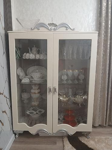 Оборудование для ресторанов, кафе: Стеклянная витрина-шкаф — 1