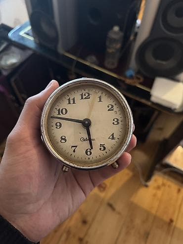 saat casio: Məhsulü: Sovet istehsalı “Слава/Slava” mexaniki masa/zəngli saat — 3