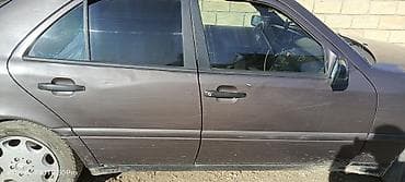 mersedes rolu: Mercedes-Benz C-Class: 2.5 l | 1994 il Sedan — 5