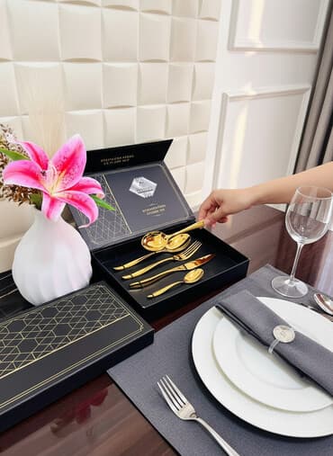 peygember qilinci gulu: Qızılı rəngli paslanmayan poladdan yemək dəsti - Material: Stainless — 1