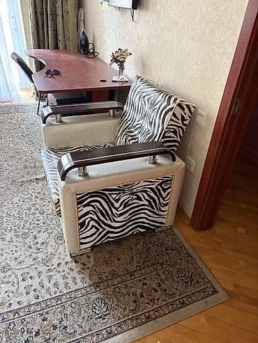 Zebra naxışlı Divan ve 2 kreslo. Ucude acilib yataq olur. 20 yanvara lalafo.az -da Zebra naxışlı Divan ve 2 kreslo. Ucude acilib yataq olur. 20 yanvara