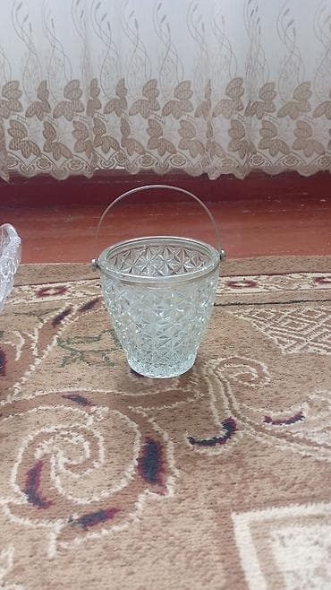 çat şüşə: Temiz cexski xrustal satilir. Hamisinin ayri auri qiymetleri var — 4
