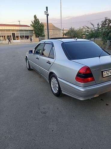ford transit bufer: Mercedes-Benz C-Class: 2 l | 1995 il Sedan — 9
