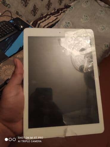 ipad 3: İpad ağır satılır.İdeal vəziyyətdədir.Adaptoruda var.Real alıcılara — 1