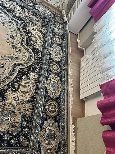 ikinci el xonca: Təsvir: - Klassik naxışlı xalça, yuyulub, olcü-5x3 - Rəng palitrası — 2