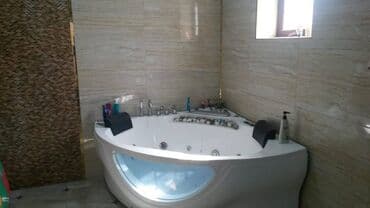 savalan qesebesi harda yerlesir: Badamdar qəs. 8 otaq, 360 kv. m, Yeni təmirli — 25