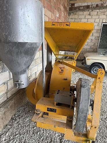 Kənd təsərrüfatı üçün traktordan qoşqu ilə işləyən yem doğrayıcı — 5